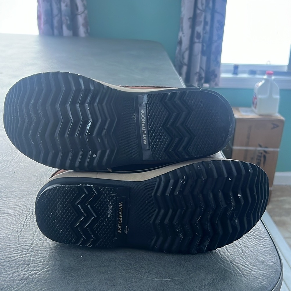 Sorrel size 8 boots - Picture 4 of 6